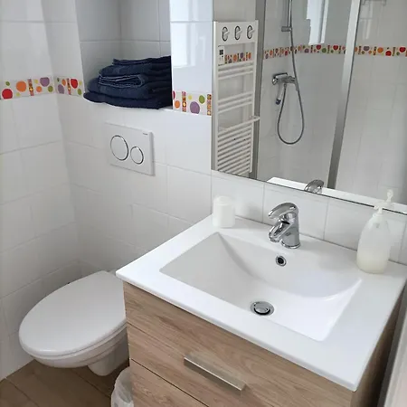 Agreable Independant Proche Apartmán *